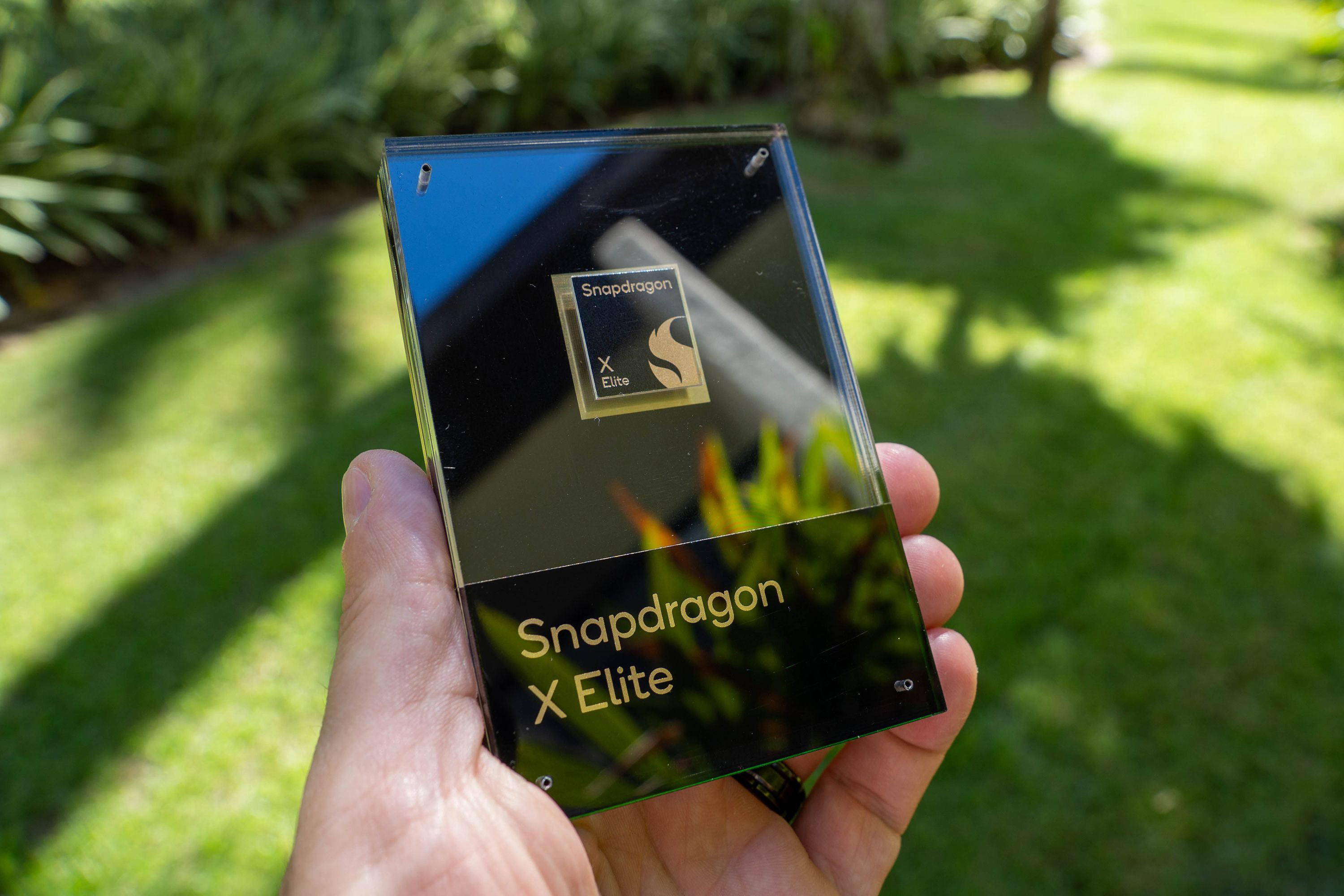 Snapdragon X Elite có hiệu năng mạnh hơn gấp 16% so với Apple M3