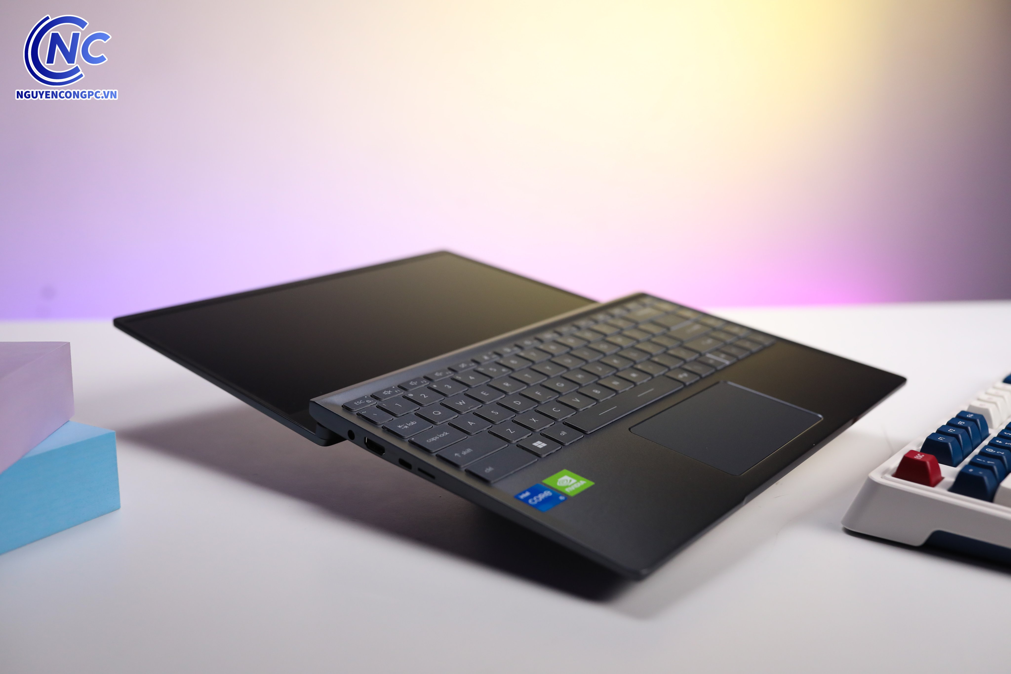 Laptop MSI Modern 14 B11SBU nguyencong