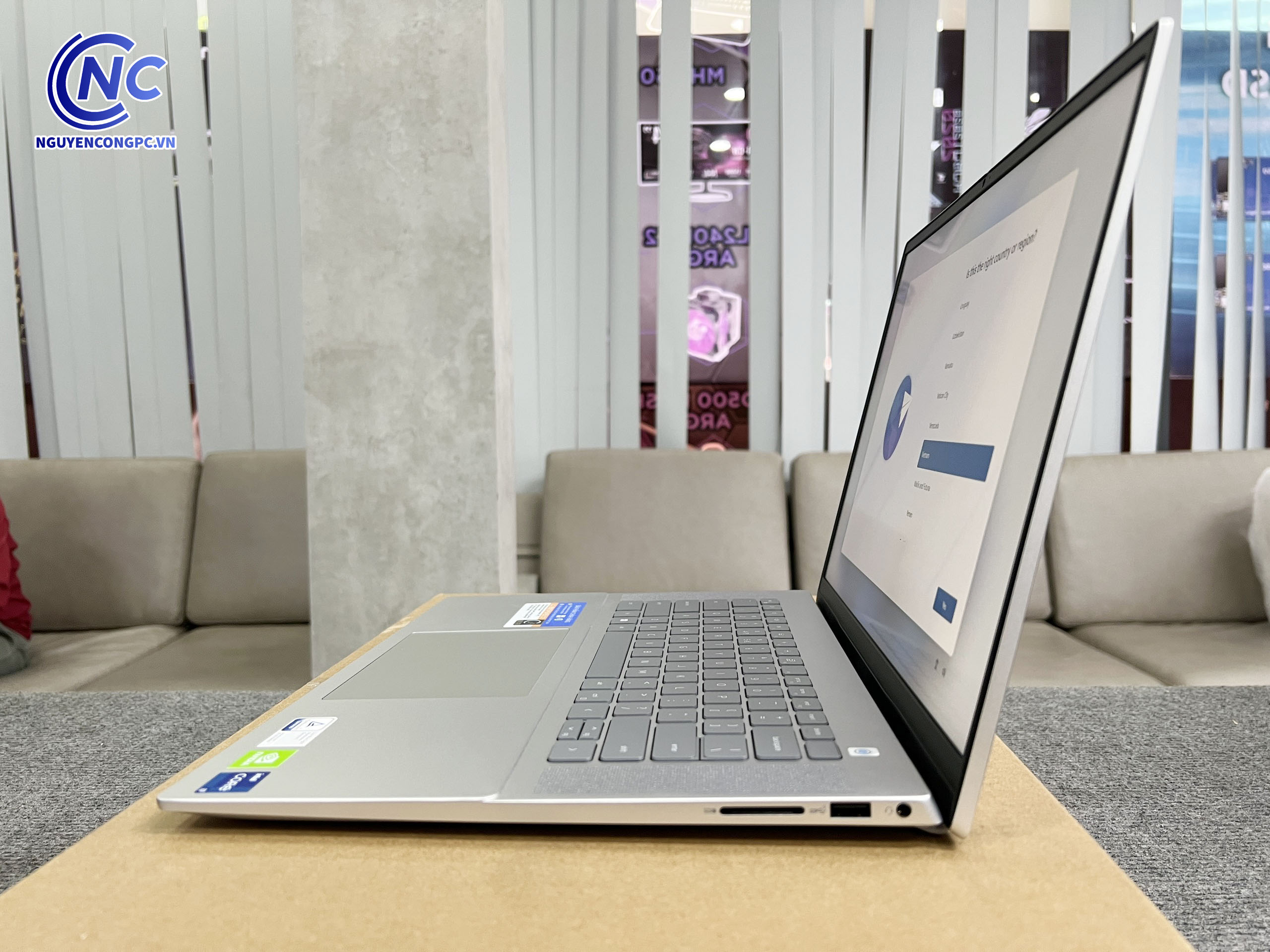 Laptop Dell Inspiron 5620 thiết kế hiện đại