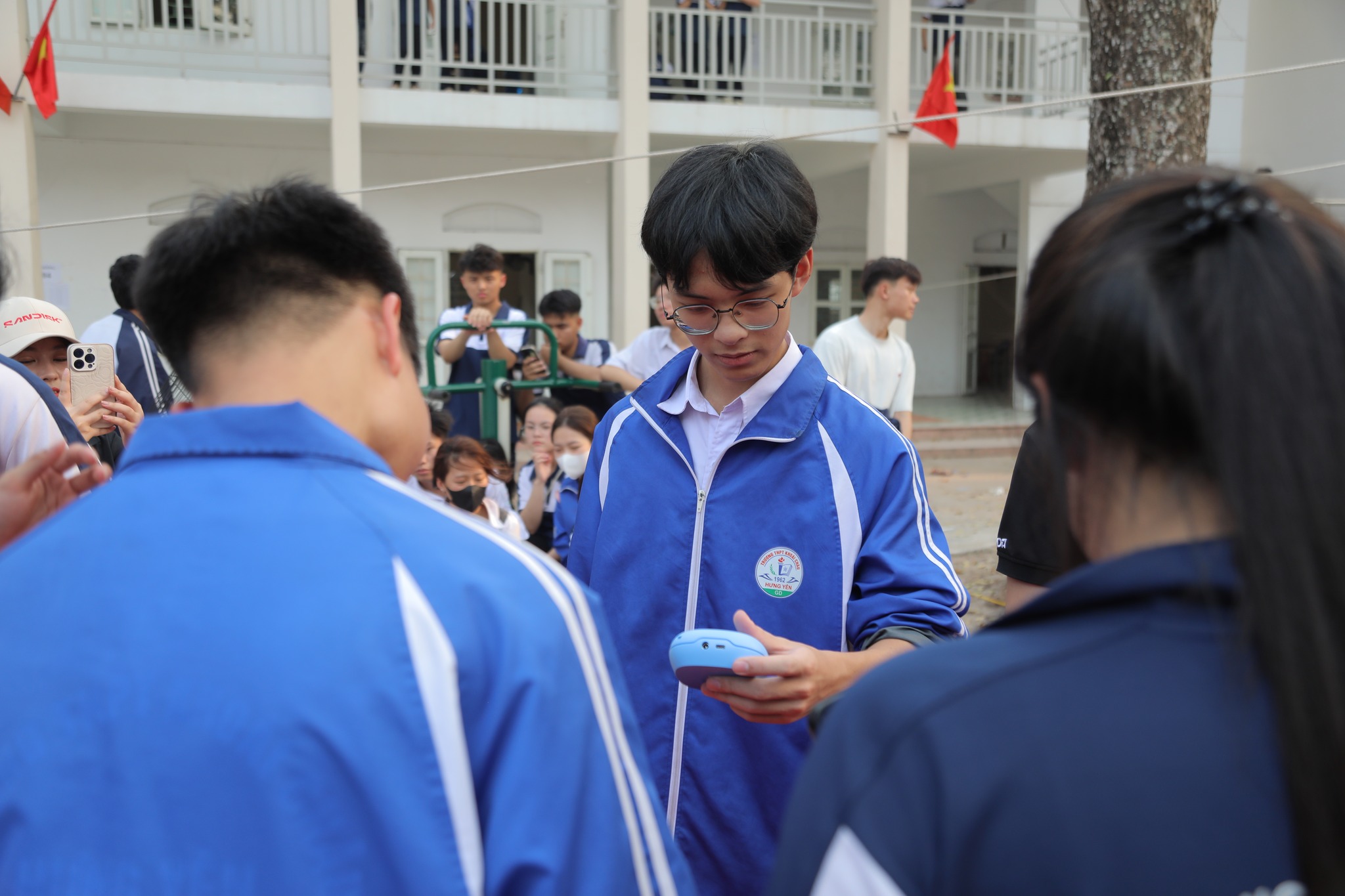 NGUYỄN CÔNG PC ĐỒNG HÀNH CÙNG NGÀY HỘI TƯ VẤN TUYỂN SINH HUCE 2026 TẠI TRƯỜNG THPT KHOÁI CHÂU - HƯNG YÊN