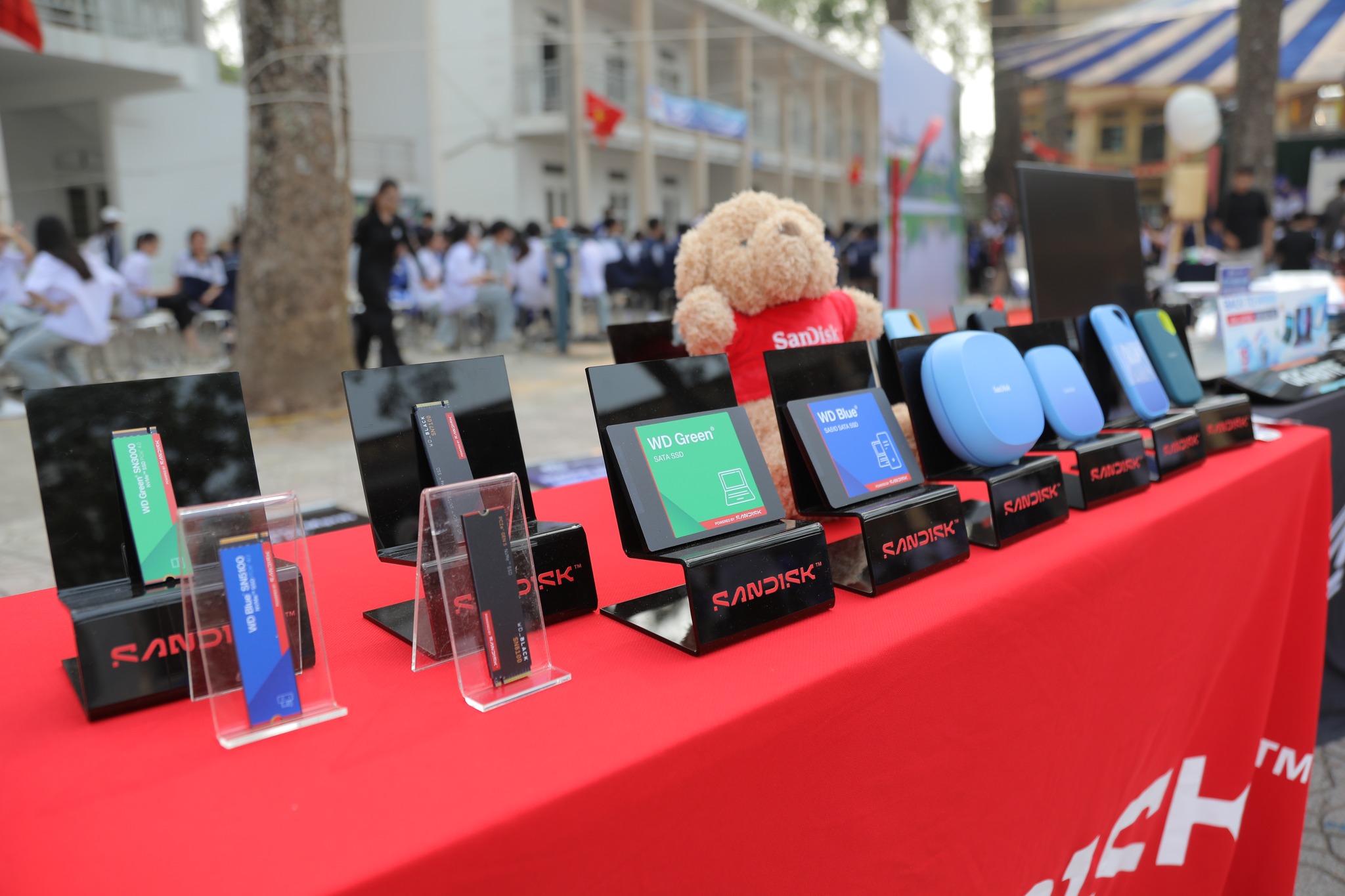 NGUYỄN CÔNG PC ĐỒNG HÀNH CÙNG NGÀY HỘI TƯ VẤN TUYỂN SINH HUCE 2026 TẠI TRƯỜNG THPT KHOÁI CHÂU - HƯNG YÊN