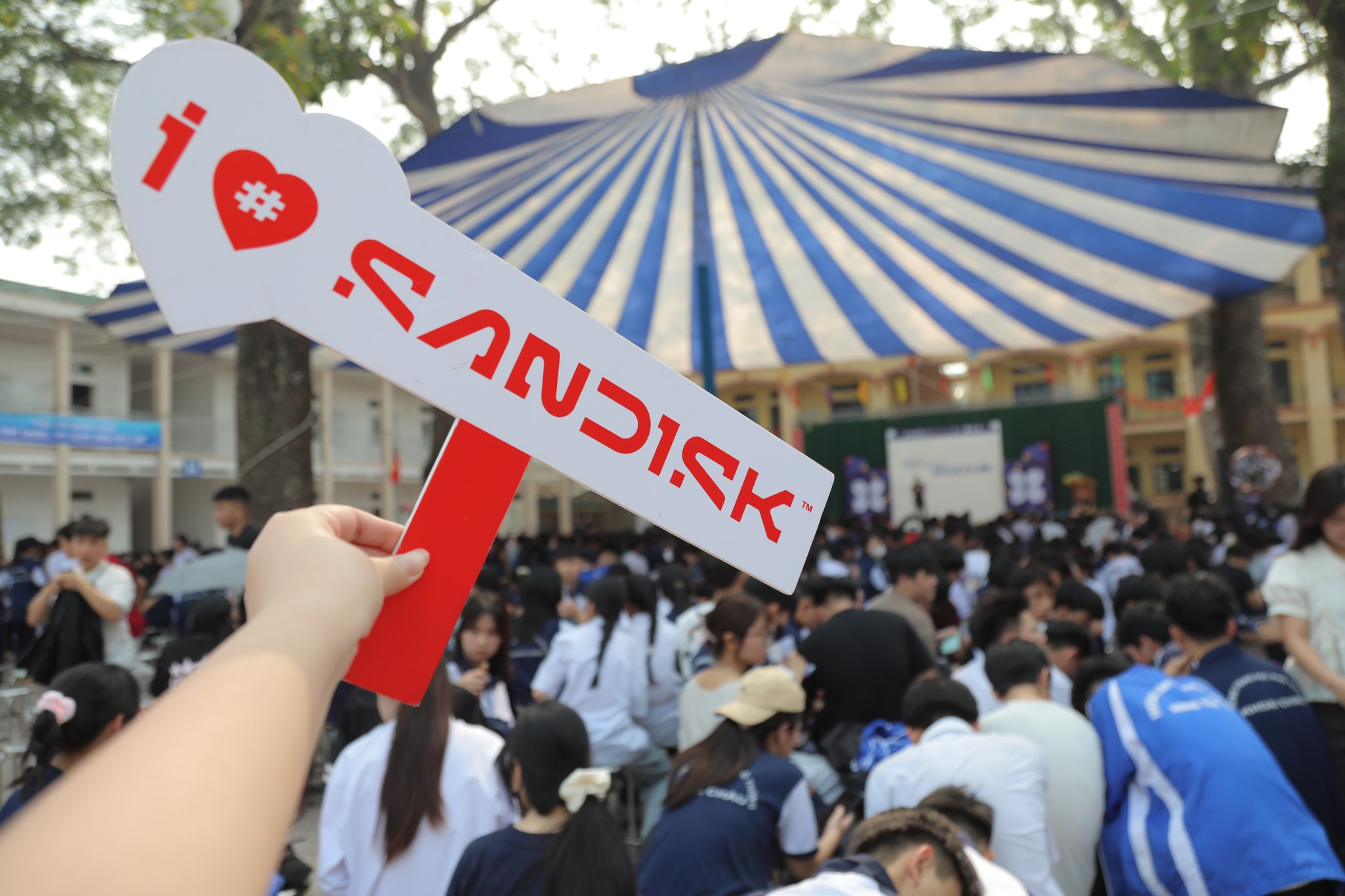 NGUYỄN CÔNG PC ĐỒNG HÀNH CÙNG NGÀY HỘI TƯ VẤN TUYỂN SINH HUCE 2026 TẠI TRƯỜNG THPT KHOÁI CHÂU - HƯNG YÊN