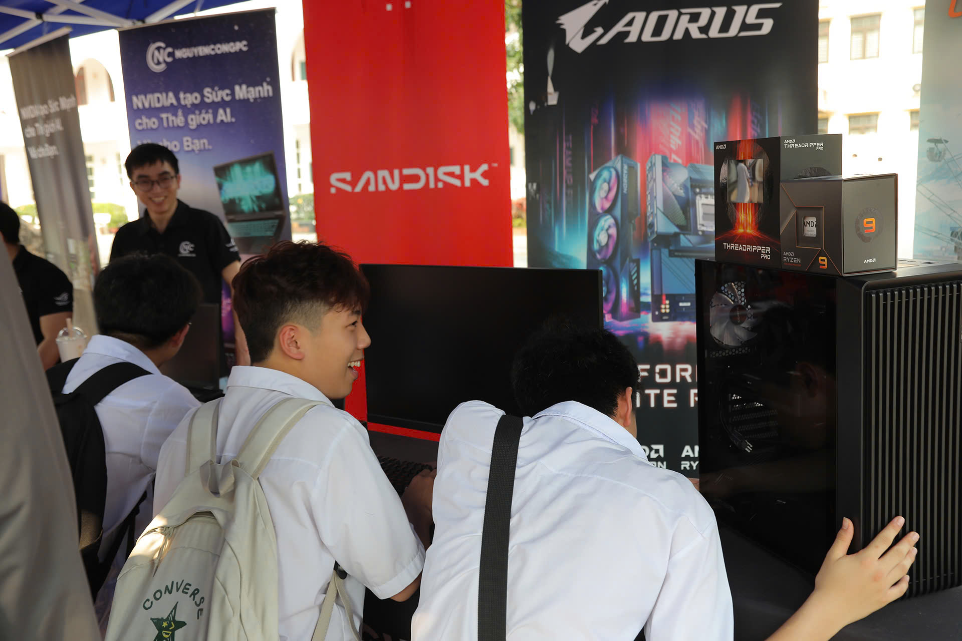 NGUYỄN CÔNG PC ĐỒNG HÀNH CÙNG NGÀY HỘI TƯ VẤN TUYỂN SINH HUCE 2026 TẠI THANH HÓA