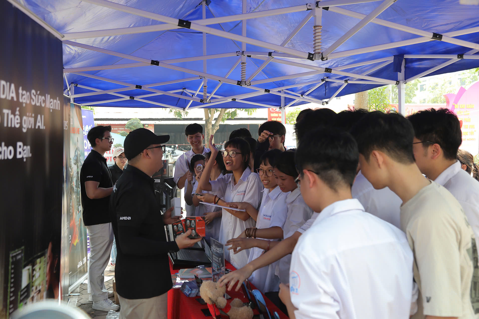 NGUYỄN CÔNG PC ĐỒNG HÀNH CÙNG NGÀY HỘI TƯ VẤN TUYỂN SINH HUCE 2026 TẠI THANH HÓA