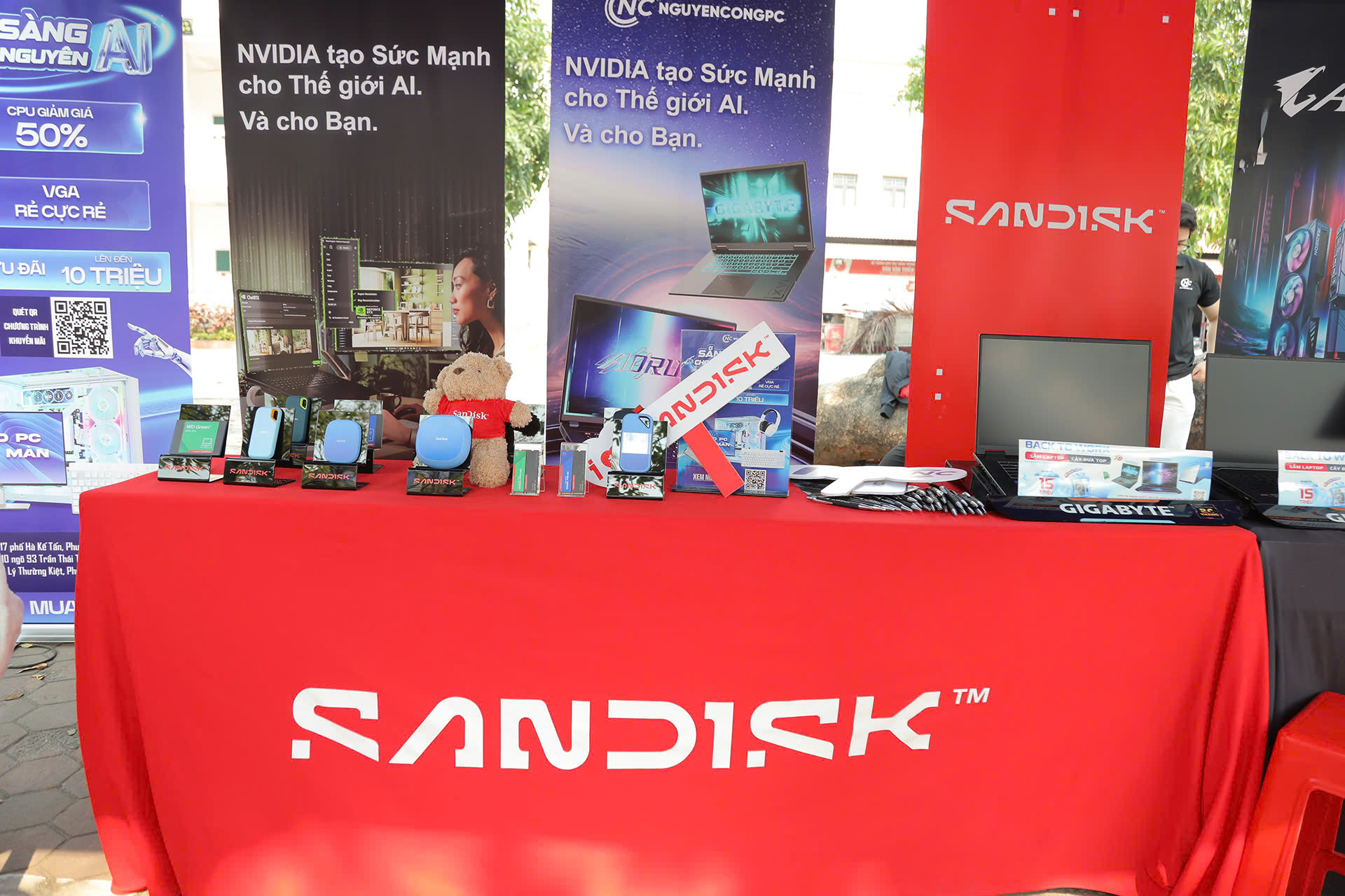 NGUYỄN CÔNG PC ĐỒNG HÀNH CÙNG NGÀY HỘI TƯ VẤN TUYỂN SINH HUCE 2026 TẠI THANH HÓA