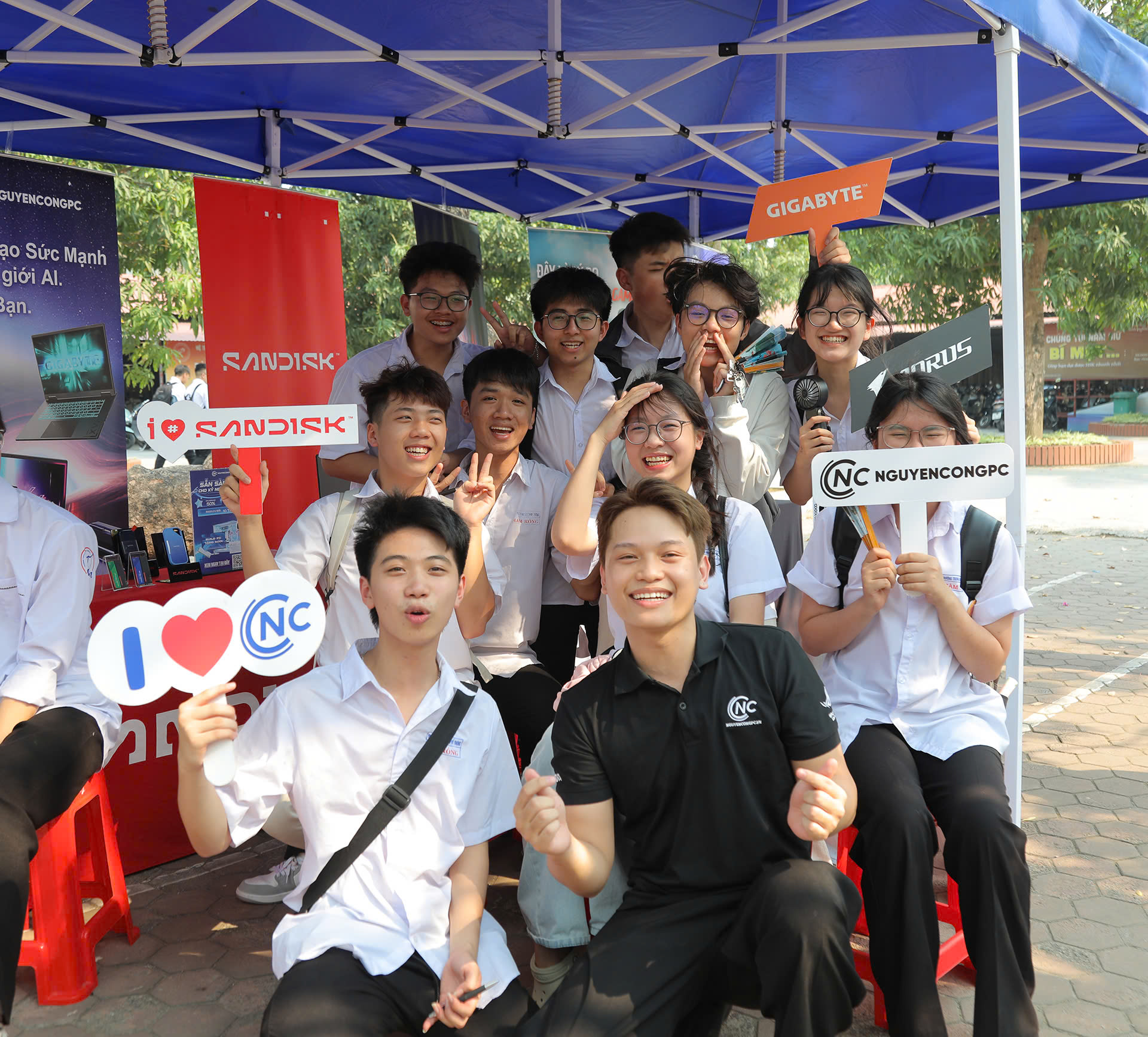NGUYỄN CÔNG PC ĐỒNG HÀNH CÙNG NGÀY HỘI TƯ VẤN TUYỂN SINH HUCE 2026 TẠI THANH HÓA