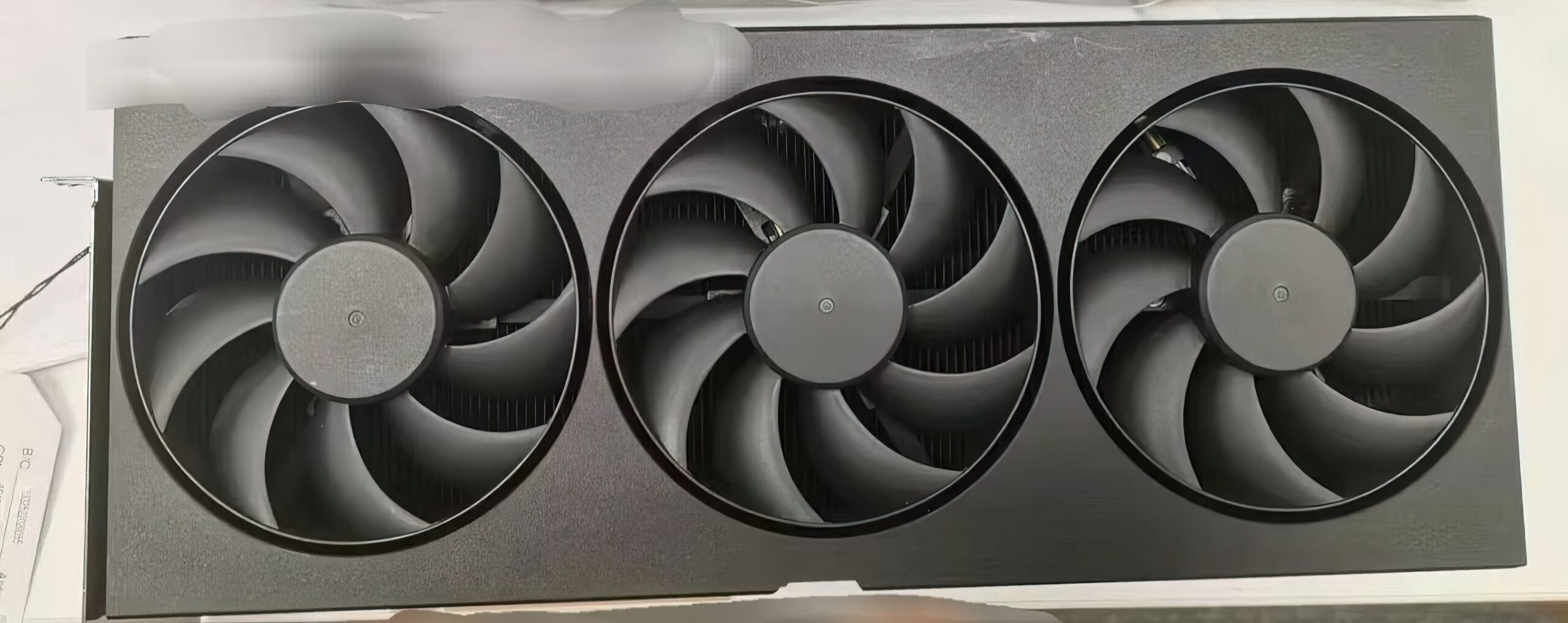 NVIDIA GeForce RTX 4090 Ti “Full-Fat AD102” với Bộ tản nhiệt ba quạt lớn 