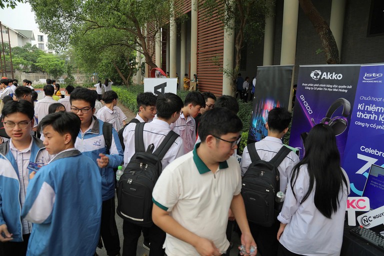 Tiếp Lửa Đam Mê Công Nghệ Tại Điểm Cuối Chuỗi Ngày Hội Tư Vấn Tuyển Sinh HUCE 2026