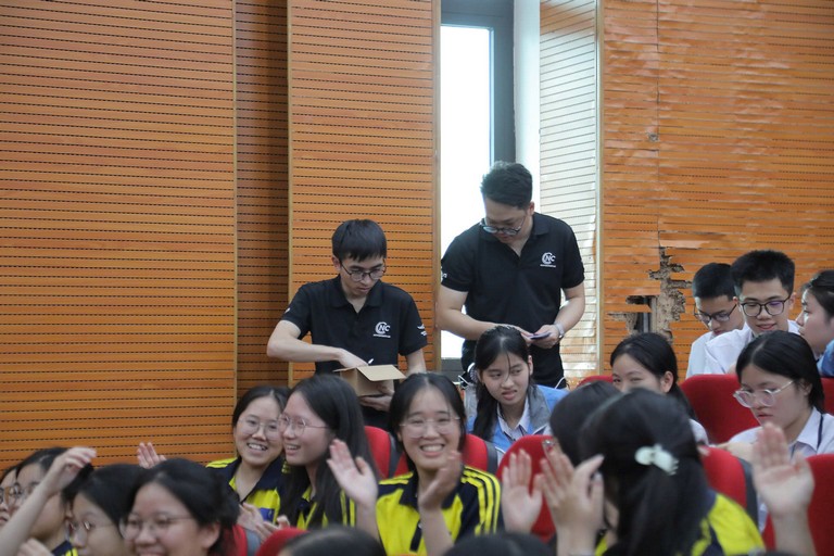 Tiếp Lửa Đam Mê Công Nghệ Tại Điểm Cuối Chuỗi Ngày Hội Tư Vấn Tuyển Sinh HUCE 2026