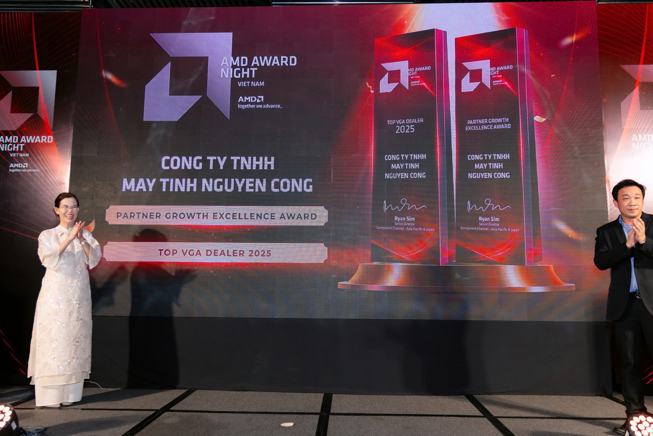 NGUYỄN CÔNG PC VINH DỰ NHẬN 2 GIẢI THƯỞNG TẠI AMD AWARD NIGHT 2025