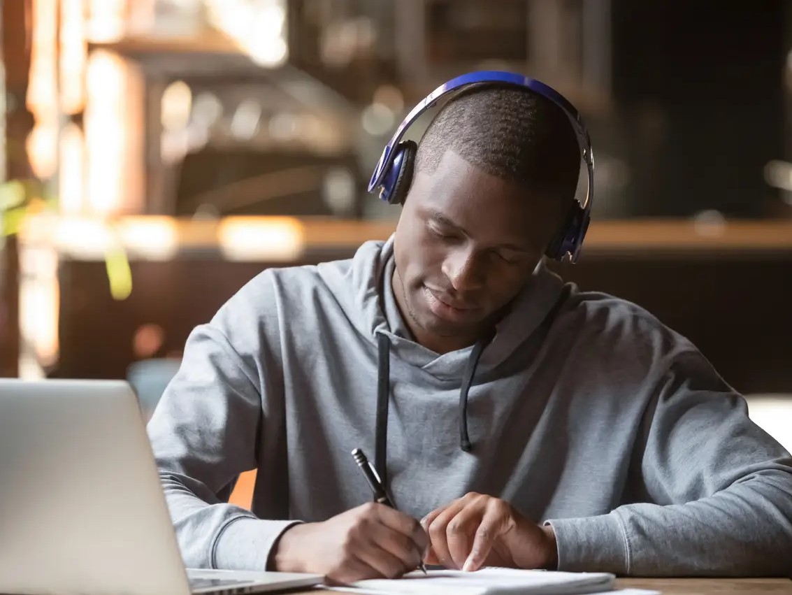 Hướng dẫn kết nối tai nghe bluetooth với laptop chỉ vài bước đơn giản