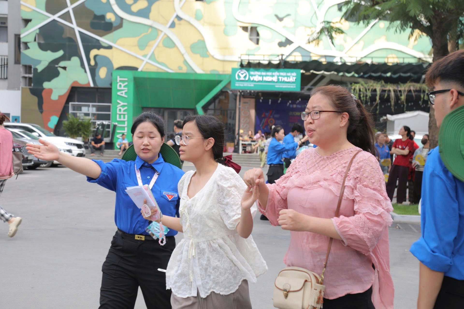 Nguyễn Công PC Tiếp Sức Mùa Thi 2026: Đồng Hành Cùng Sĩ Tử Khối V Trường Đại Học Kiến Trúc Hà Nội