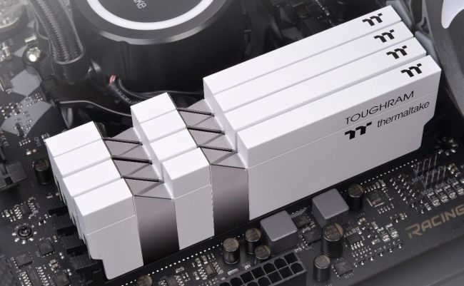 Thermaltake giới thiệu dòng ToughRAM mới với xung nhịp lên tới 4.400 MHz – Không trang bị LED RGB.