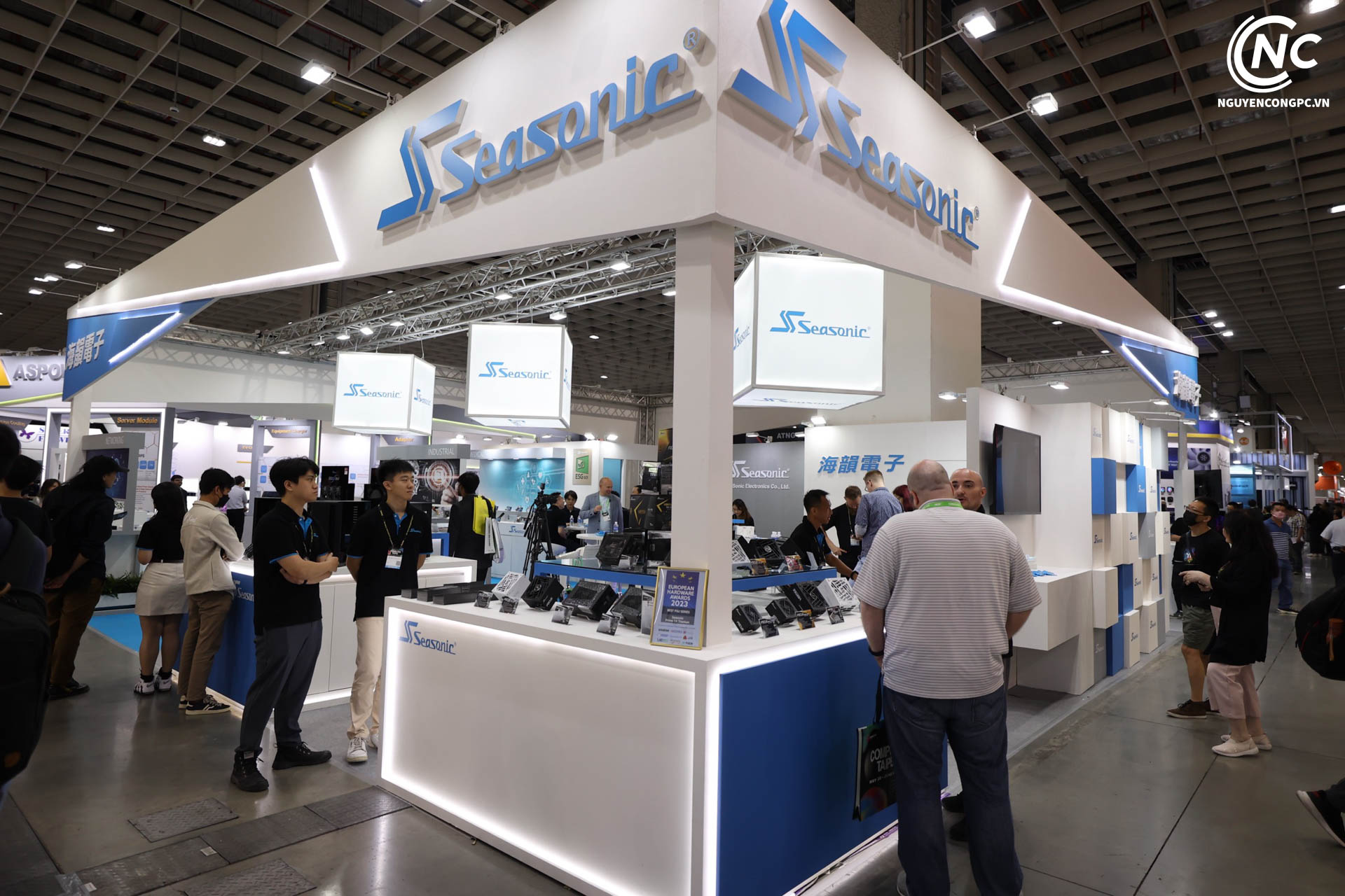 Các bộ nguồn hãng SEASONIC đang trưng bày tại sự kiện Computex 2023