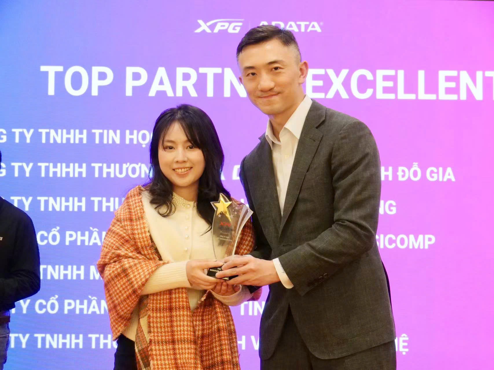 THE-SIGNATURE-PARTNER-2025