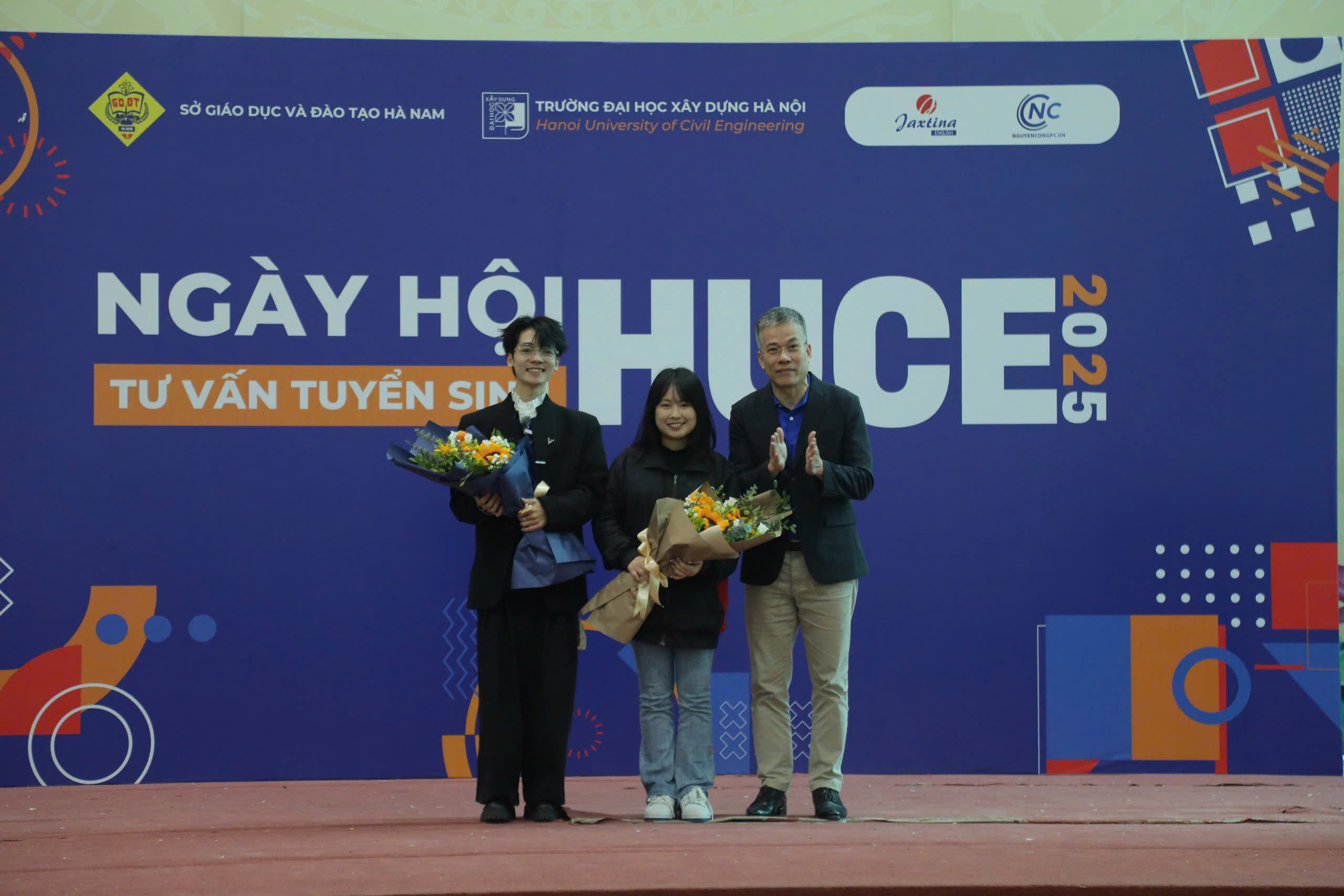 Rộn ràng ngày hội tư vấn tuyển sinh tại THPT chuyên Biên Hòa tỉnh Hà Nam