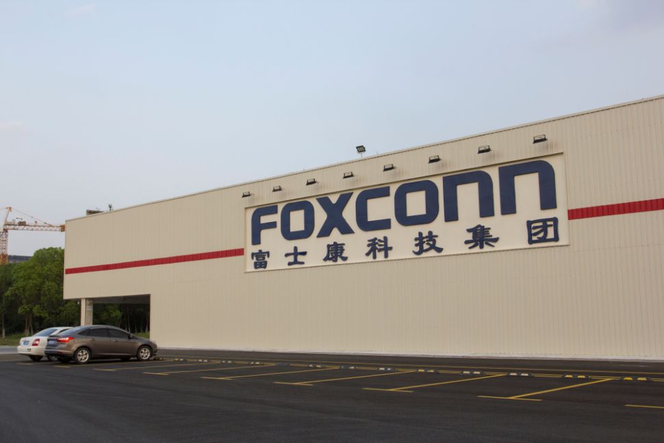 Foxconn sụt giảm doanh thu do ảnh hưởng của Coronavirus.