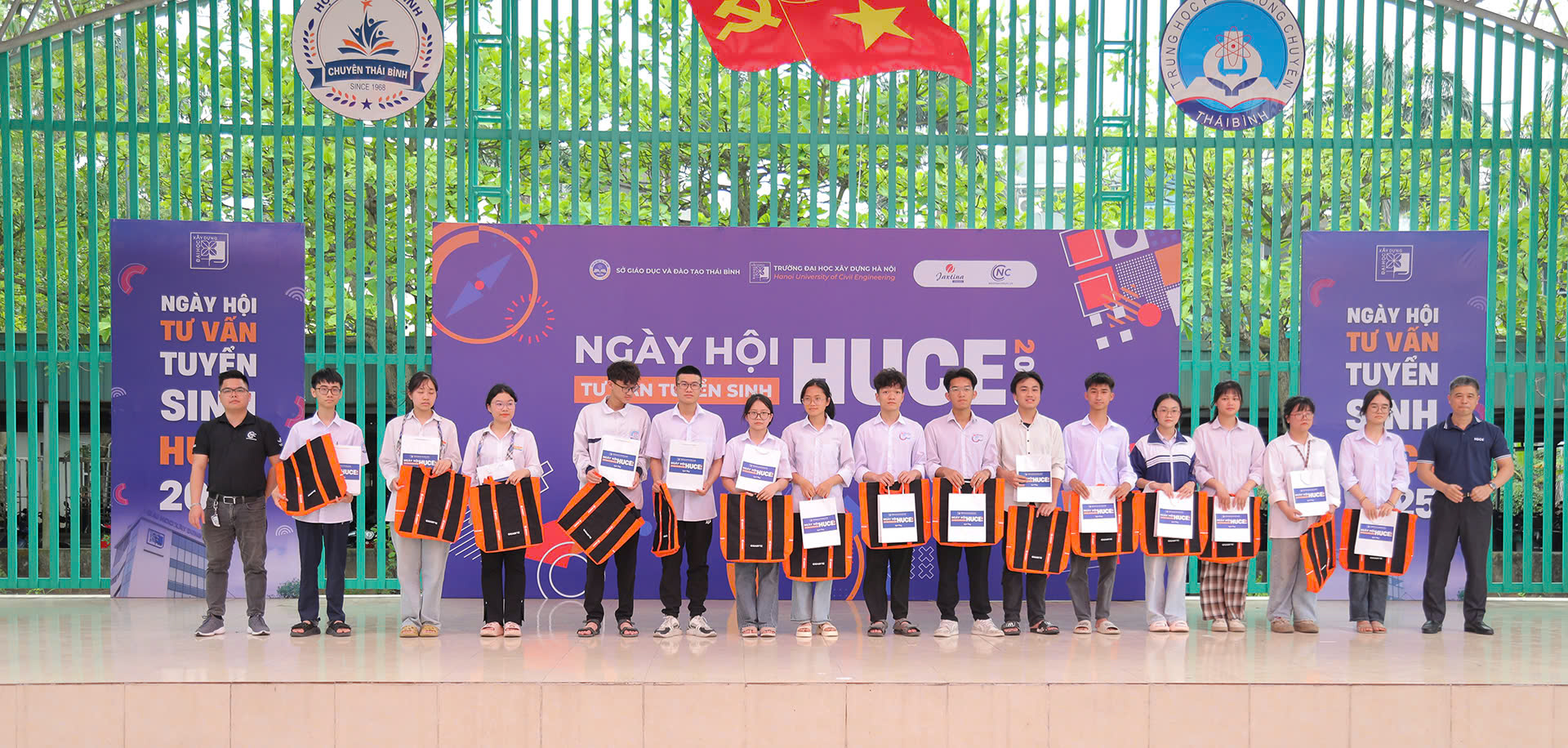 Ngày hội tư vấn hướng nghiệp - Bứt phá tương lai tại THPT chuyên Thái Bình