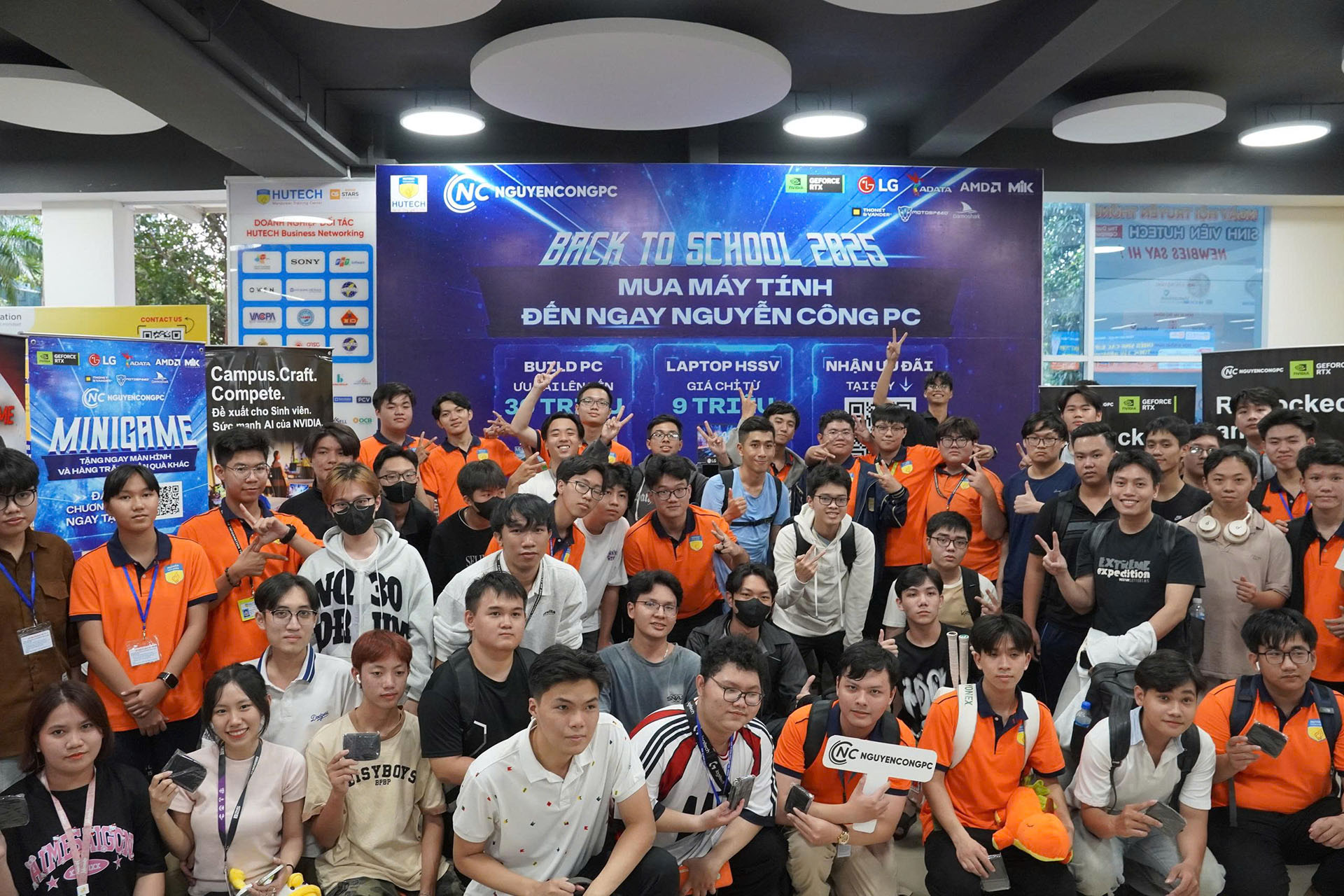 Nguyễn Công PC Cháy Hết Mình Cùng Tân Sinh Viên HUTECH IT Welcome Day 2025