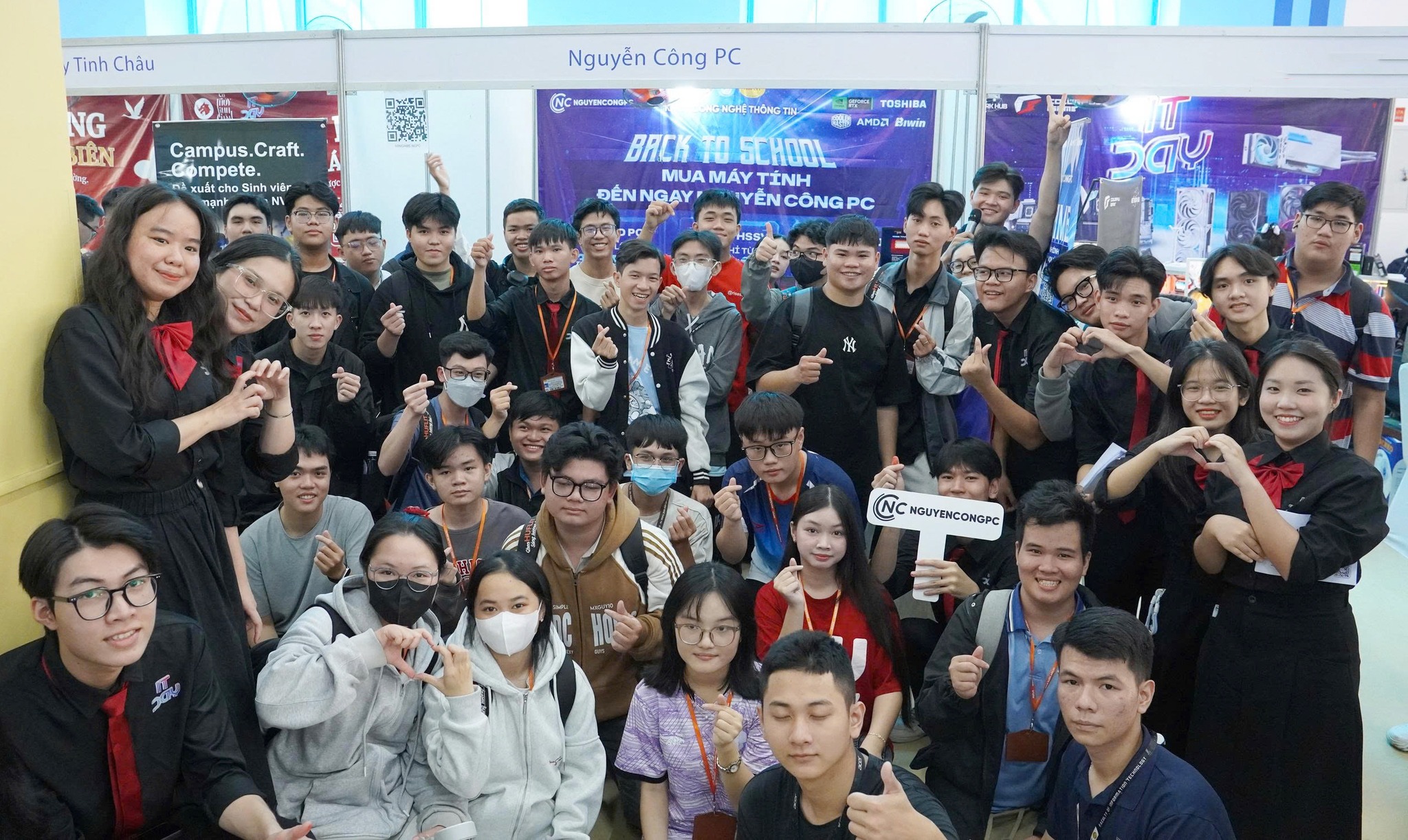 Nguyễn Công PC Cùng Sinh Viên HUFLIT Đốt Nóng Ngày hội Công nghệ Thông tin – IT DAY 2025!