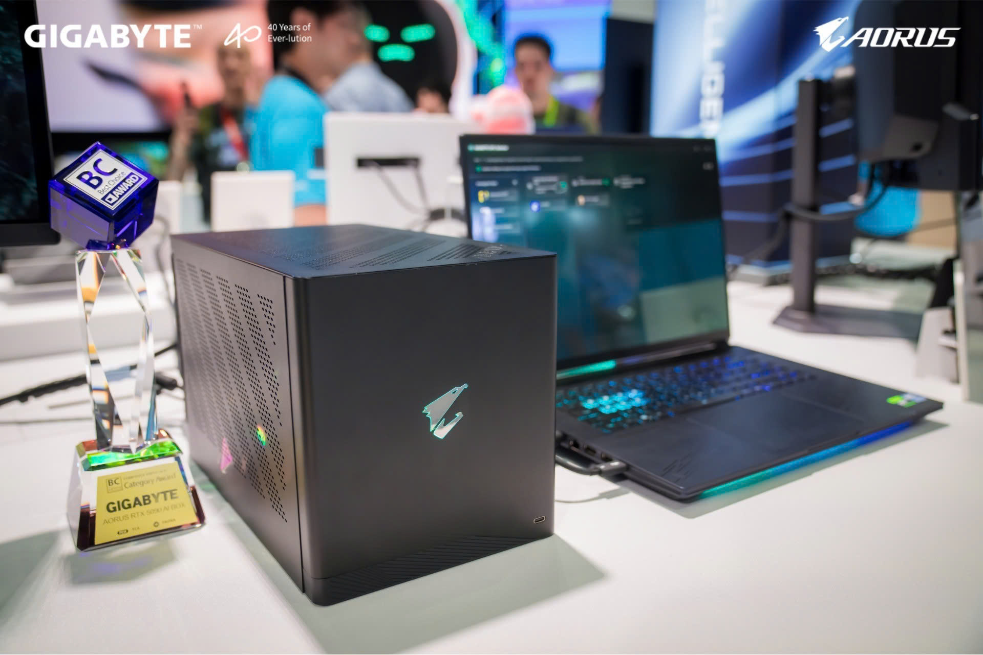 AORUS RTX 5090 AI BOX: GPU ngoài RTX 5090 cho Gaming, Creator và AI