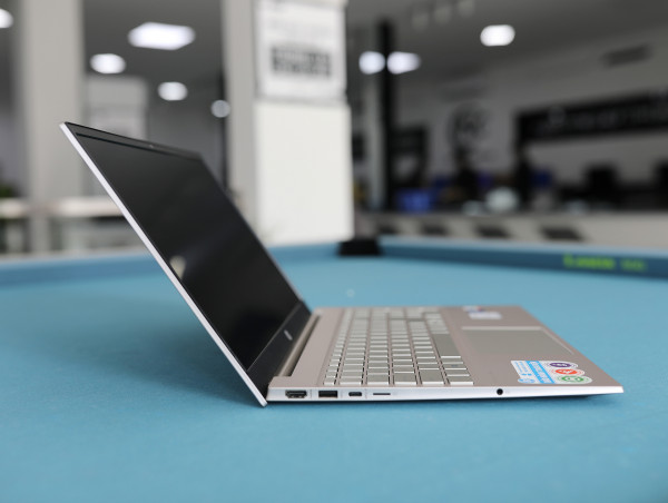 Laptop HP Pavilion 15 eg0070TU 2L9H3PA (i5-1135G7/RAM-8GB/SSD-512GB/15.6Inch/FHD/Vàng/Win10H)