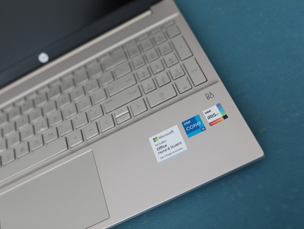 Laptop HP Pavilion 15 eg0070TU 2L9H3PA (i5-1135G7/RAM-8GB/SSD-512GB/15.6Inch/FHD/Vàng/Win10H)