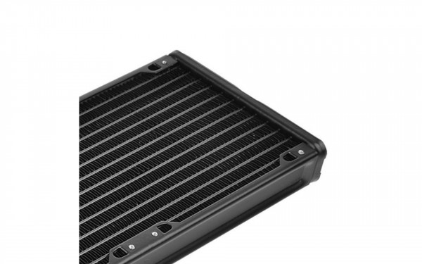 Két nước Thermaltake Pacific R240