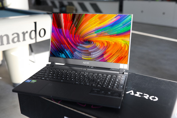 Laptop Gigabyte AERO 15 OLED XD 73S1624GH (i7-11800H/15.6-UHD/RTX-3070-8GB/RAM-16GB/SSD-1TB/Win10)