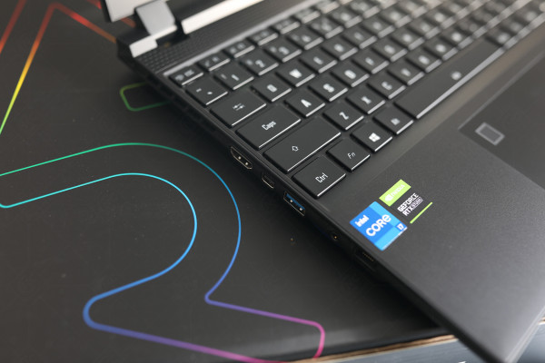 Laptop Gigabyte AERO 15 OLED XD 73S1624GH (i7-11800H/15.6-UHD/RTX-3070-8GB/RAM-16GB/SSD-1TB/Win10)