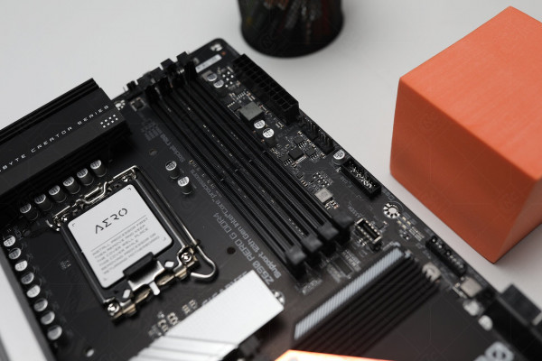 Mainboard Gigabyte Z690 Aero G DDR4