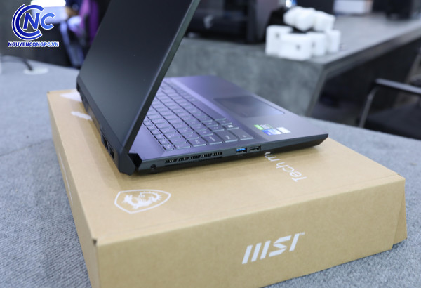 Laptop MSI Creator M16 A12UC-291VN (i7-12700H/ 16GB RAM/ 512GB SSD/ RTX3050 4G/ 16
