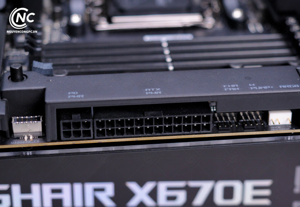 Mainboard ASUS ROG CROSSHAIR X670E EXTREME (AMD X670, Socket AM5, ATX, 4 Khe Cắm Ram DDR5) 