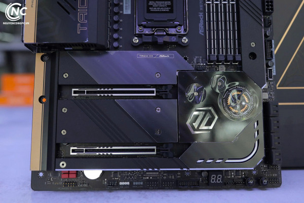 Mainboard ASRock X670E Taichi