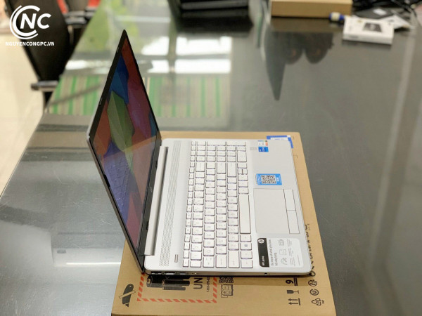 Laptop HP 15-DY2024NR ( i5-1135G7 / 8GB RAM/ 256GB SSD/ 15.6