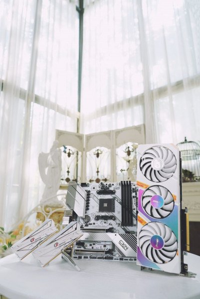 Card đồ họa Colorful iGame GeForce RTX 3060 Ti Ultra OC White 8G-V