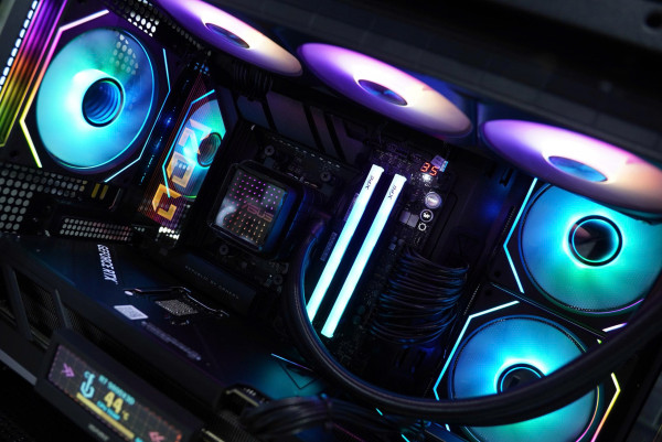 Card Màn Hình Colorful GeForce iGame RTX 5080 Vulcan OC 16GB