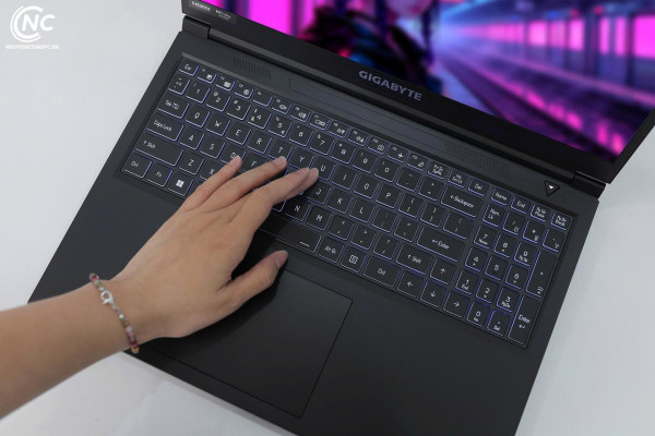 Laptop GIGABYTE G6 MF H2VN854KH (Intel Core i7-13620H, RTX 4050, 16GB, 1TB SSD, 16 inch FHD+, Win 11, Đen)