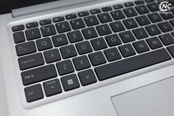 Laptop Asus Vivobook 15 X1502VA-BQ886W (Intel Core i7-13620H, 16GB RAM, 512GB SSD, Intel UHD, 15.6 inch FHD IPS, Win 11, Bạc)