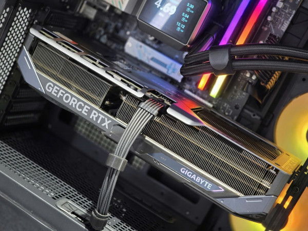 Bộ PC Gaming AMD Ryzen 7 9800X3D, RAM 32GB, VGA RTX 5070 Ti