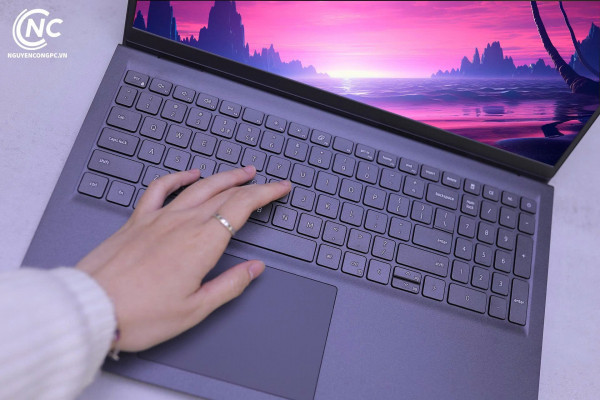 Laptop Dell PV 15250 Essential (Core 3-100U, 8GB RAM, 512GB SSD, 15.6 inch FHD 120Hz, Intel Graphics, Black, NK Full VAT)