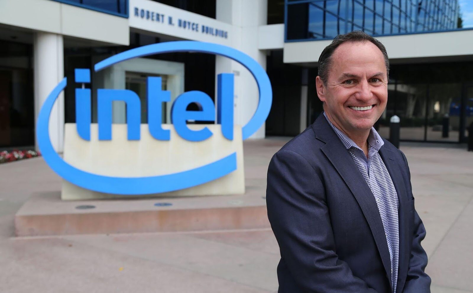CFO của Intel là George Davis